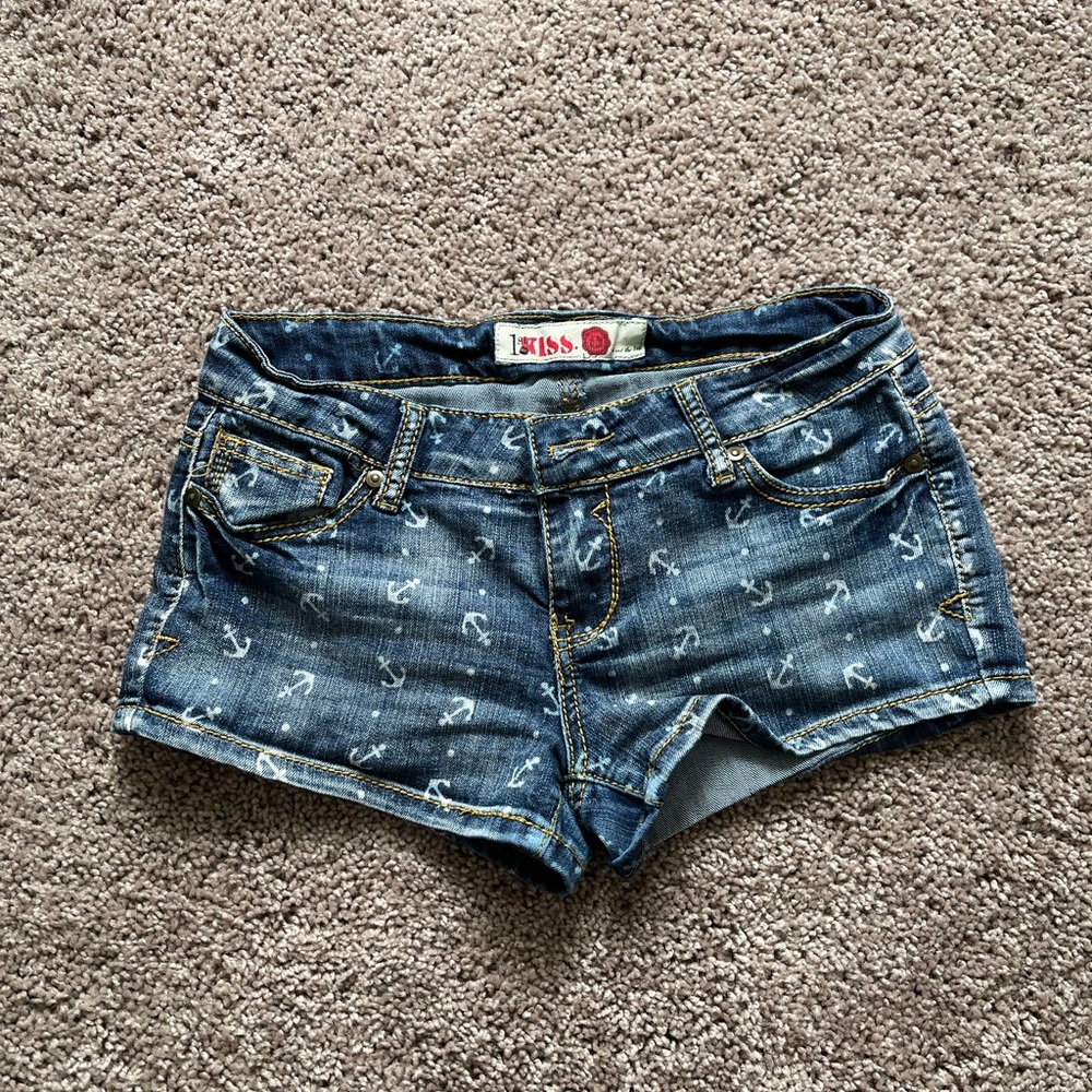 1st kiss anchor shorts